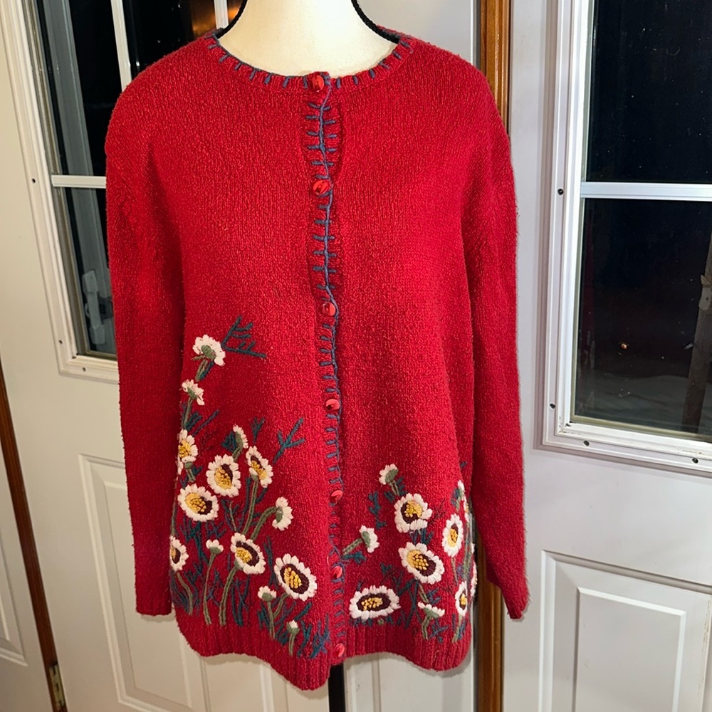 Tabi Cardigan with Floral Embroidery